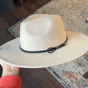Cream wide brim hat Panama fedora adjustable